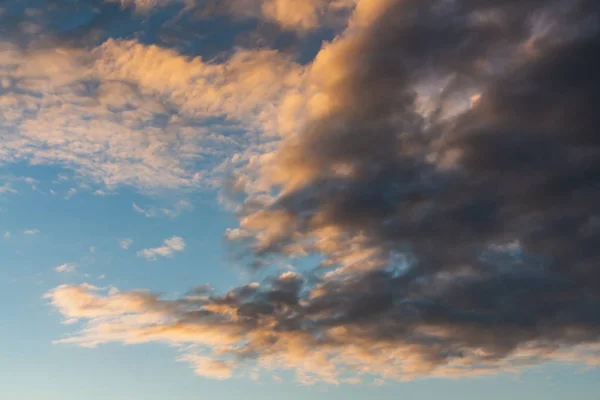 Beautiful Horizontal Texture Blue Sky Bright White Orange Gray Clouds — Stock Photo, Image