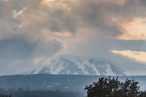 Una Hermosa Vista Erupción Del Volcán Etna Con Humo Nieve — Foto de Stock