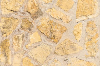 Sarı taşların güzel dokusu ya da duvarı parkta.