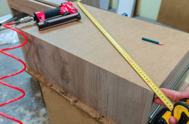 Kırmızı sroiteny pnömatik zımba