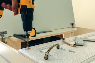 Mobilya kanopiler Dolabın kapağı için vida ile vidalı yakın çekim