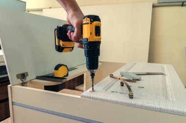 Mobilya Kanopiler dolap kapı, c vidaları ile vidalı