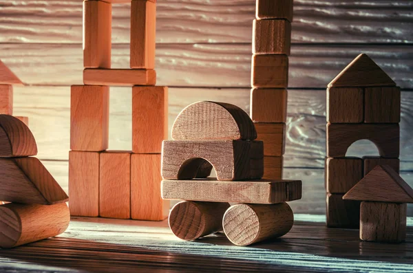 Diseñador de madera para niños de bloques de una forma diferente — Foto de Stock