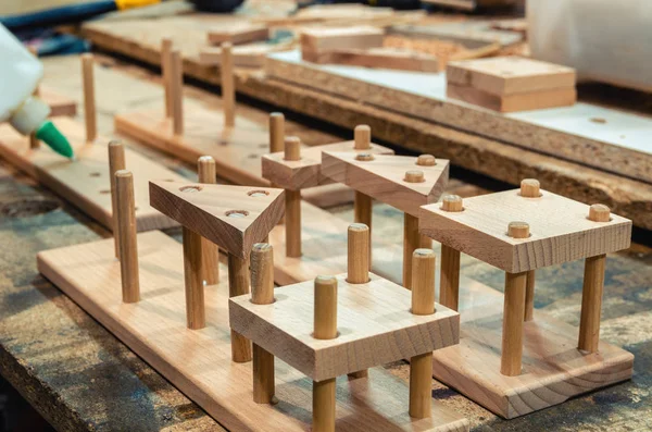 Officina di falegnameria per la fabbricazione di giocattoli in legno — Foto Stock