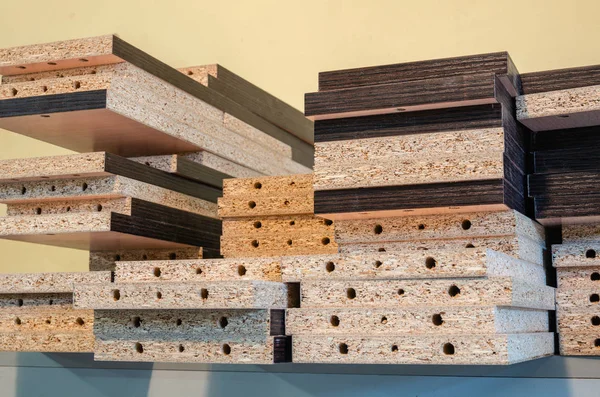 Tablero de aglomerado piezas de corte para la producción de muebles —  Fotos de Stock