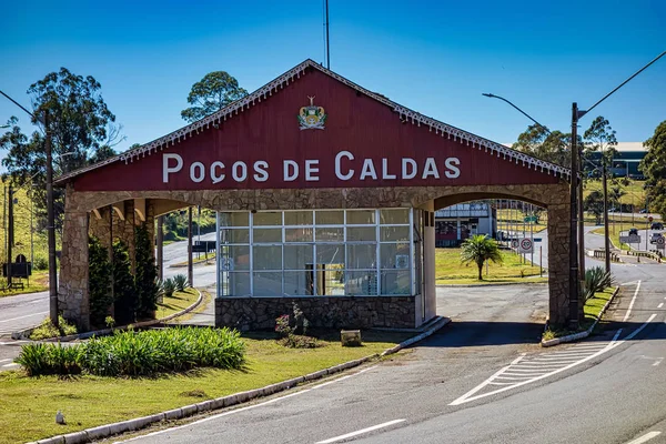 POKOS DE CALDAS, MINAS GERAIS, BRAZİL - 7 Temmuz 2019 POCOS DE CALDAS şehrinin giriş kapısı