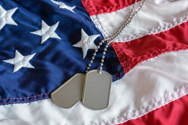 Amerikan bayrağı işlemeli yıldız ile askeri Künye