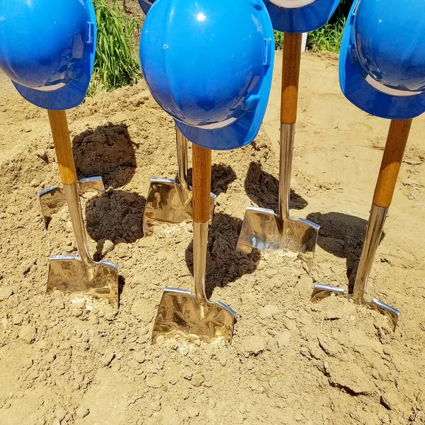 Sombreros Duros Azules Industriales Palas Tierra Para Ceremonia Inauguración —  Fotos de Stock