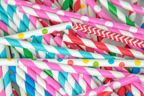 renkli içme çöp yığını kapat