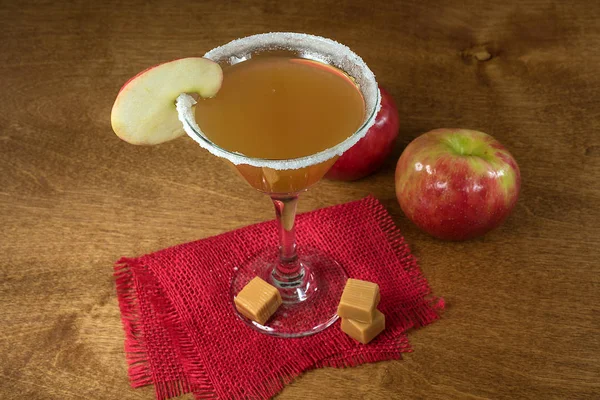 Apple Cider Martini Cocktail Apple Slice Garnish Caramel Candy Red — Stock Photo, Image