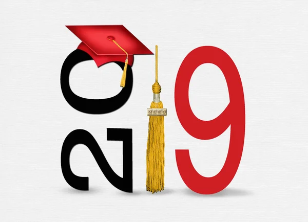 2019 白いテクスチャ背景の上のクラスのゴールドのタッセル付き赤卒業キャップ — ストック写真