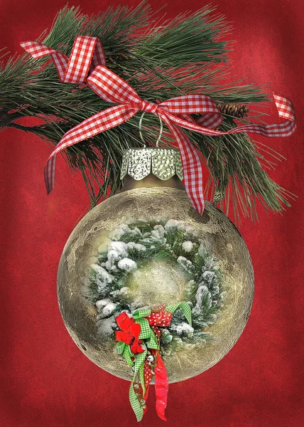 Christmas Holiday Wreath Gold Ornament Hanging Pine Tree Branch — Stock Photo, Image