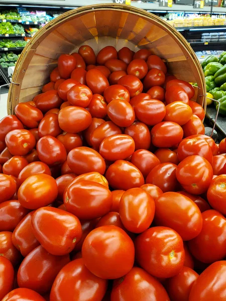 Close Ripe Tomatoes Spilling Out Wooden Bushel Basket Produce Department — Stock Photo, Image