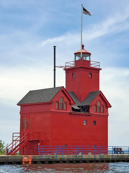 Farol Vermelho Brilhante Cais Holland Harbor Com Bandeira Americana Holanda — Fotografia de Stock