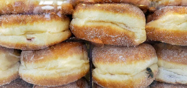Close Uma Abelha Donut Janela Padaria — Fotografia de Stock