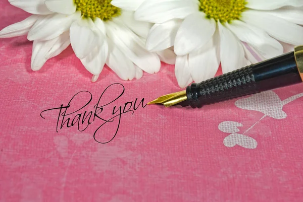 Close Black Fountain Pen Thank You Text White Daisy — Stock Photo, Image