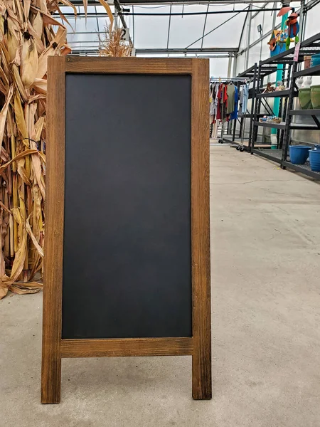 Tablero Sándwich Negro Blanco Madera Enmarcada Con Decoración Tallo Maíz — Foto de Stock