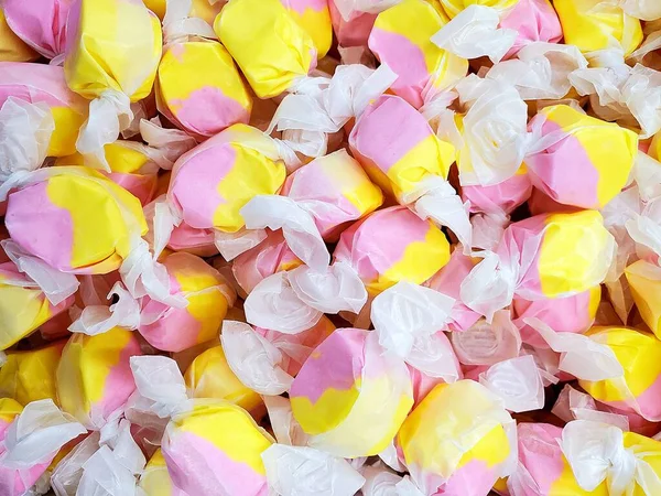 Raccolta Caramelle Caramellate Acqua Salata Avvolto Carta Protettiva Bianca — Foto Stock