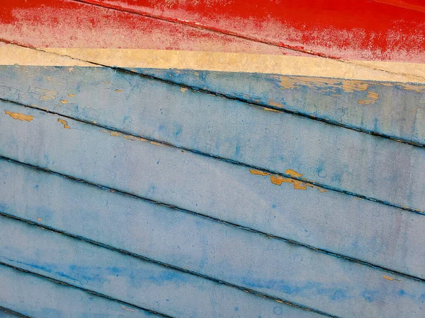 Verblasste Rote Und Blaue Farbe Auf Alter Holzoberfläche — Stockfoto