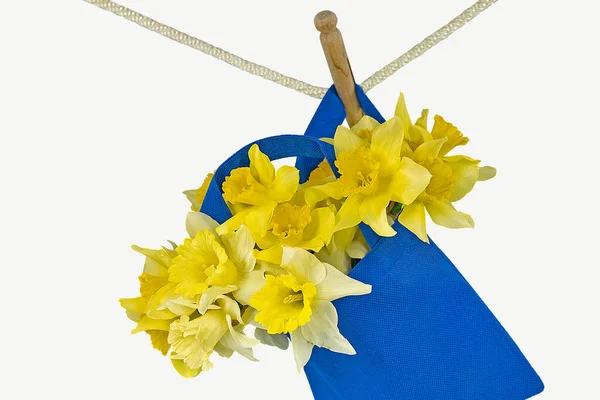 Yellow Daffodil Bouquet Blue Bag Hanging Clothesline Retro Wooden Clothespin — Stock Photo, Image