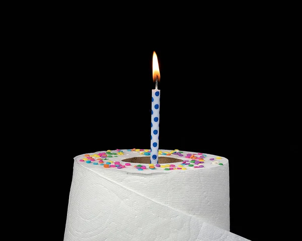 Beleuchtete Gepunktete Geburtstagskerze Weißer Toilettenpapierrolle Isoliert Auf Schwarz — Stockfoto