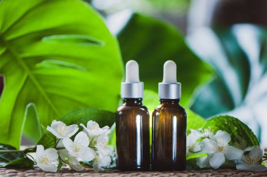 Temel yasemin yağı. BIOPRODUCT, organik kozmetik. Parfümeri, kozmetik, aromaterapi, parfüm