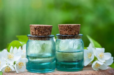 Esasen Yasemin yağı. Bioproduct, organik kozmetik. Parfüm, kozmetoloji, aromaterapi.