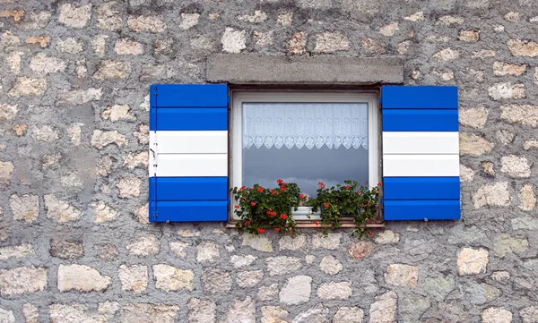 Okno Blue Sun Ślepy Elewacji Włoski Mur — Zdjęcie stockowe
