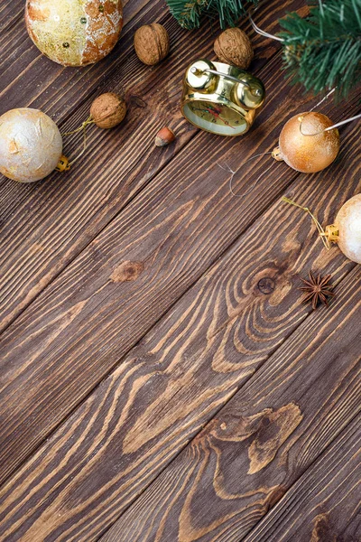 Bolas de Natal decoração no fundo de madeira velha — Fotografia de Stock