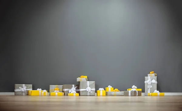 Pile of yellow and grey Christmas gifts — Stock Photo, Image