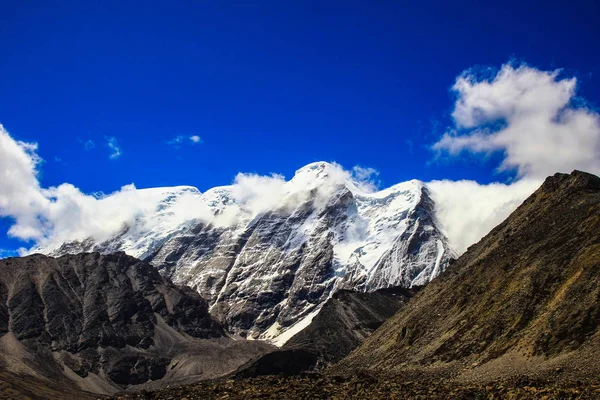 Landschap Van Diepblauwe Lucht Ijs Bedekte Toppen Van Himalaya Gebergte — Stockfoto