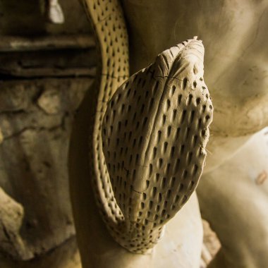 Kumartuli, Batı Bengal, Hindistan, Temmuz 2018. Kil Idol bir yılan Tanrıça Durga pet yapım aşamasında bir dükkanında. Durga puja Doğu Hindistan ve dünya çapında en çok beklenen hindu Festivali olduğunu.