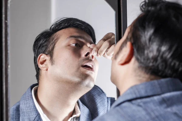 Asian Man Suit Looking His Appearance Front Mirror Beauty Styling — Stock Photo, Image