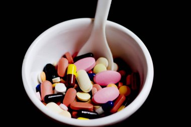 kase tıp hap kapsül siyah arka plan tablet