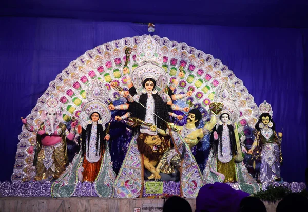 2018 年にコルカタ 西ベンガル州 India Godess ドゥルガー アイドル Pandal Durga プジャではベンガル語のコミュニティの最も重要な世界的なヒンズー教の祭り — ストック写真