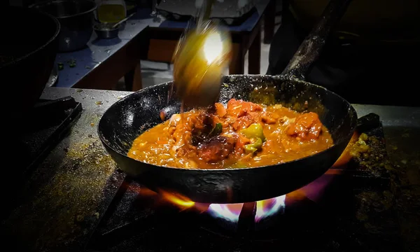 Ein Koch Braten Tadka Einer Pfanne Einer Essecke Straßenrand Auf — Stockfoto