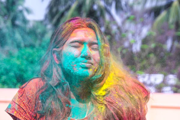 Eine Dame Wird Während Des Holi Festivals Indien Mit Holi Stockfoto