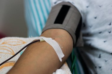 kan bağışı sırasında kan toplama seçici odak