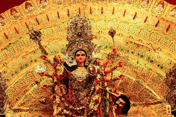 2018 жовтня, Колката, Індія. Ідол богині Дурга, поклонялися в індуїстській ритуалі Дурга Пуджа в Колката, Індія — стокове фото