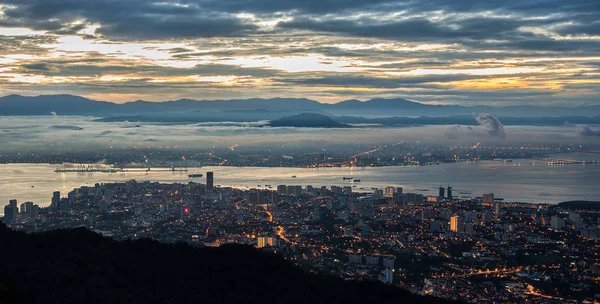 Georgetown, Penang Penang tepeden şafakta görüntülendi