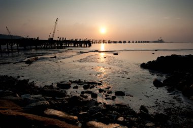 Kazık, Penang ikinci Köprüsü, Malezya yapımı üzerinde gündoğumu