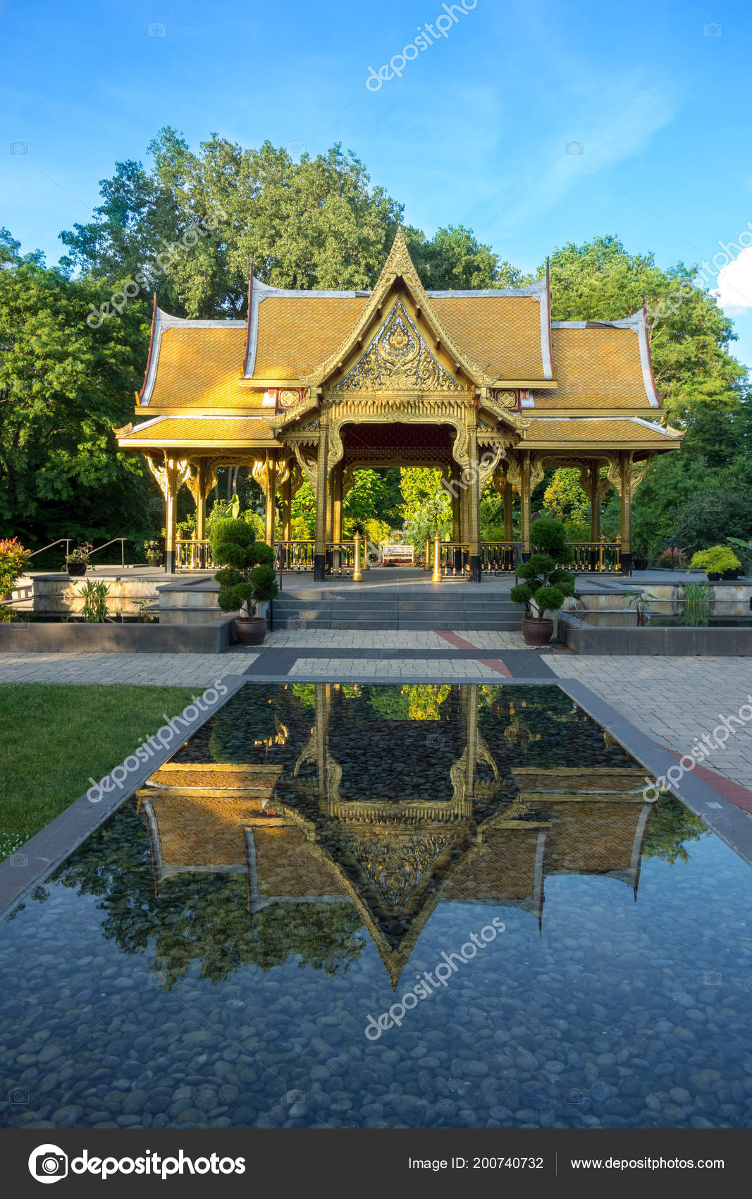 Op het randje Vervolg helpen Thai pavilion in Olbrich Botanical Gardens in Madison, Wisconsin Stock  Photo by ©EFehrenbacher 200740732