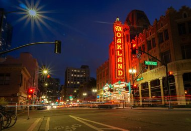 Fox Oakland Tiyatrosu, Downtown Oakland'daki canlı kültür sahnesinin bir parçası.
