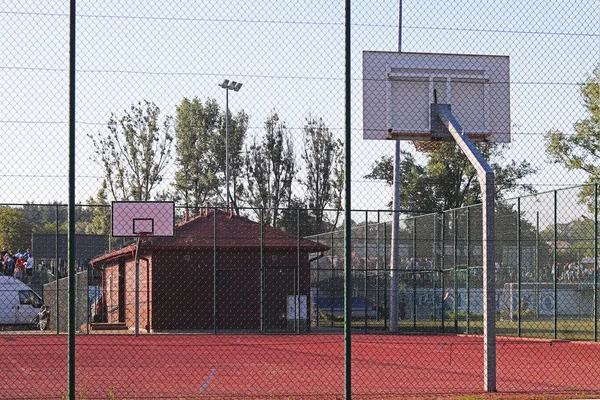 Сучасний Баскетбольний Двір Дворі Початкової Школи Багатофункціональний Дитячий Майданчик Штучною — стокове фото