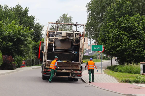 Jaslo Polonia Mayo 2018 Recogida Transporte Basura Doméstica Por Parte — Foto de Stock