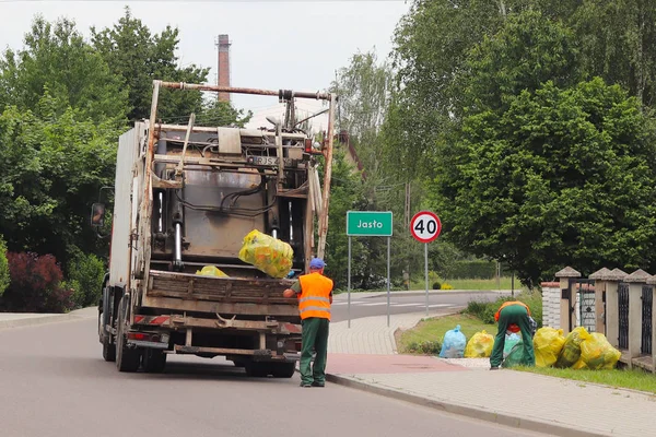 Jaslo Polonia Mayo 2018 Recogida Transporte Basura Doméstica Por Parte — Foto de Stock