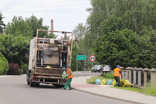 Jaslo Polonia Mayo 2018 Recogida Transporte Basura Doméstica Por Parte — Foto de Stock