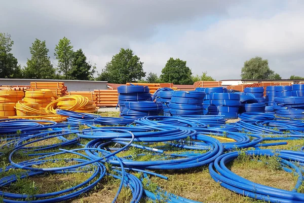 stock image A warehouse of plastic pipes for various purposes, diameter and color under the open sky. Manufacture and sale of plastic products for construction works.om plastic. Drainage and sewerage. 