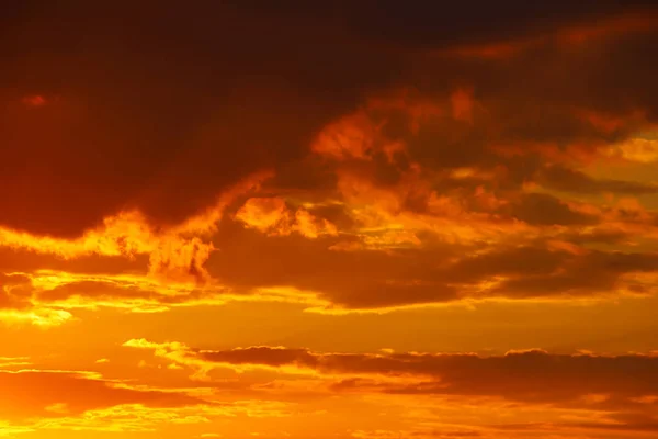 Pôr Sol Laranja Com Nuvens Escuras Humor Romântico Tempo Para — Fotografia de Stock