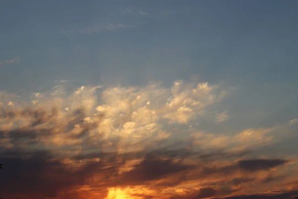 Оранжевый Закат Темными Облаками Романтическое Настроение Погода День День Изменения — стоковое фото